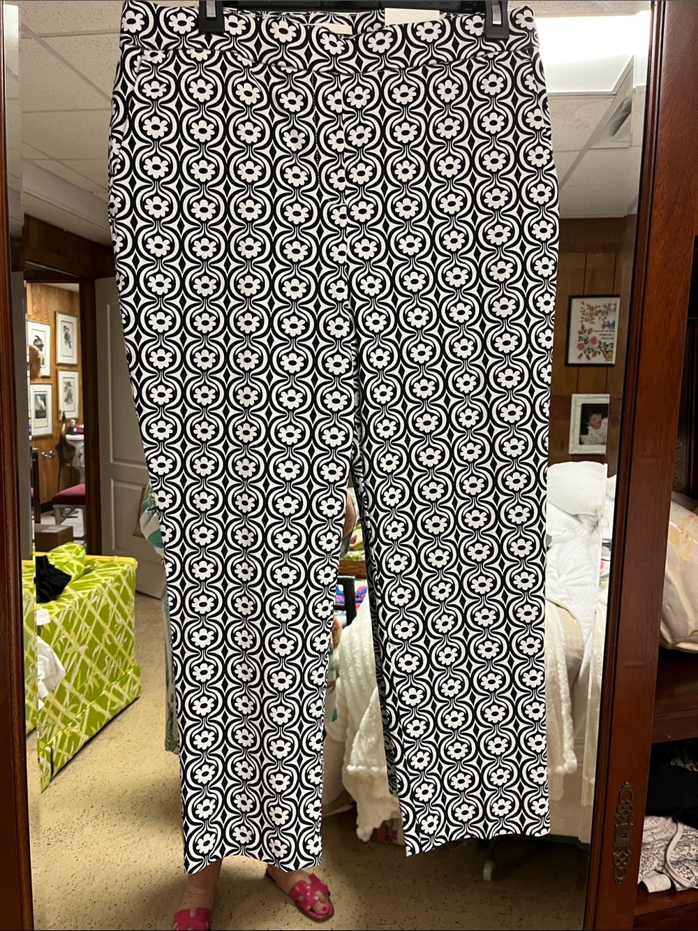 NWT Jules & Leopold Black and White Floral Swirl Capri Pants